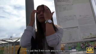 HUNT4K. Багатий чоловік може купити тугу підліткову вагіну і свердлити її цілісінький день