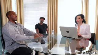 Вероніка Авлув не дуже думала про міжрасовий тройничок