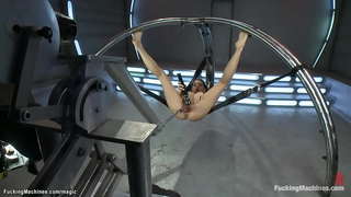 Pigtailed solo Brünette Latina babe Sara Luvv Streifen Dessous Strümpfe und dann fickt Maschine und bekommt intensive Orgasmen in verschiedenen Positionen