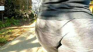Big Bokong Vacation Wedgie Mlaku-Mlaku