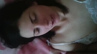 Russo amador menina Oksana fodido na sua buceta peluda, parte 1