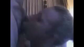 Horny 30&#039; ročný blond hovno a deepthroats.