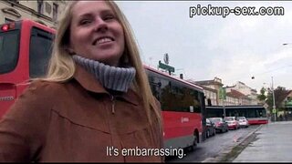 Eurobabe Zuzanaを叩きとする人のためのお金