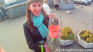 Proklete naočale - naš čovjek je imao neki drugi datum je zakazan za danas