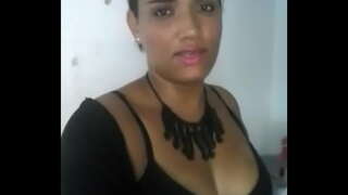 ���हाँले गए आफ्नो मित्र संग बाहिर, र बायाँ एक पत्नी शरारती घरमा fucking गर्म