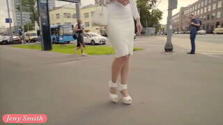 Джени Смит аз ҳама беҳтарин шањвонї духтар дар кӯча