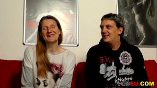 ���ුඩා titted ජර්මානු ආච්චි ලැබෙන අවිවාදයෙන්ම දුෂ්කර