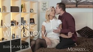 Blond biwo bòs nan travay la se byen kontan li janm pwofite sou pesonn sou mari ak biwo yo j.