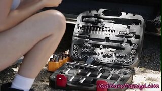 Трахнутая масажистка дрочит