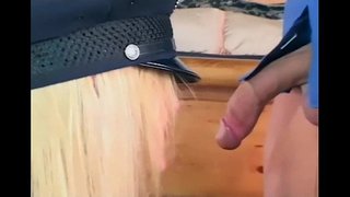 די שוטרות, נמצא כפפות, גרביים