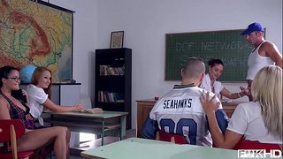 Наврасоне, Долли Диор ва Cathy Хевен нақл узви репетитора бо ду похотливыми подругами дар синф