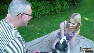 ���ူငယ်ရွှေရောင်ကိုလူပည္ဆိုင္ရာအတွက်သူမ၏ပါးစပ်