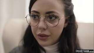 Gặp khó khăn trinh nữ cuối cùng là nhân viên xã hội khiêu cuộc họp.Anh ta chỉ có một người có thể giúp cô, và cô chị nhưng nó có cái giá.Ông muốn cô ấy quan hệ với anh ta.Wit không có lựa chọn khác, cô họng của mình và cho anh ta ăn của cô ra trước khi anh