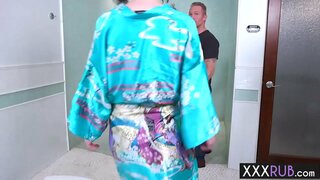 مطيع جبهة تحرير مورو الإسلامية massaeg الرجال الجسم وركب له الشيء الكبير