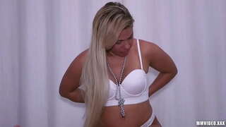 Бразильянка s velikim njom maca dobiva nevjerojatan sperma na lice