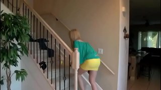 FIUL ESTE PRINS DE MAMA APOI O FUTE HARD