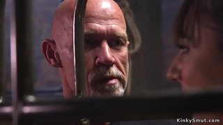 Հին վարպետ լիլիթ թեժ брюнетку рабыню խորապես կոկորդը, դեռ չի դասակարգել ըստ նրա նշան է веревочном бондаже