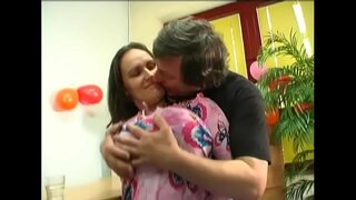 Анонс, як рӯзи таърих духтар бо Дженни нињоии натуральными сиськами трахается аз пушти