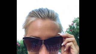 Aku driji sandi nyenyet cunt ing umum pekarangan