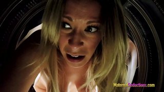 Stuck Mama banged din spate-Nikki Brooks